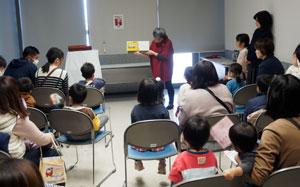 笑顔たえない読み聞かせ会 笑顔たえない読み聞かせ会