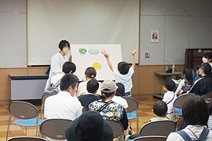 笑顔たえない読み聞かせ会